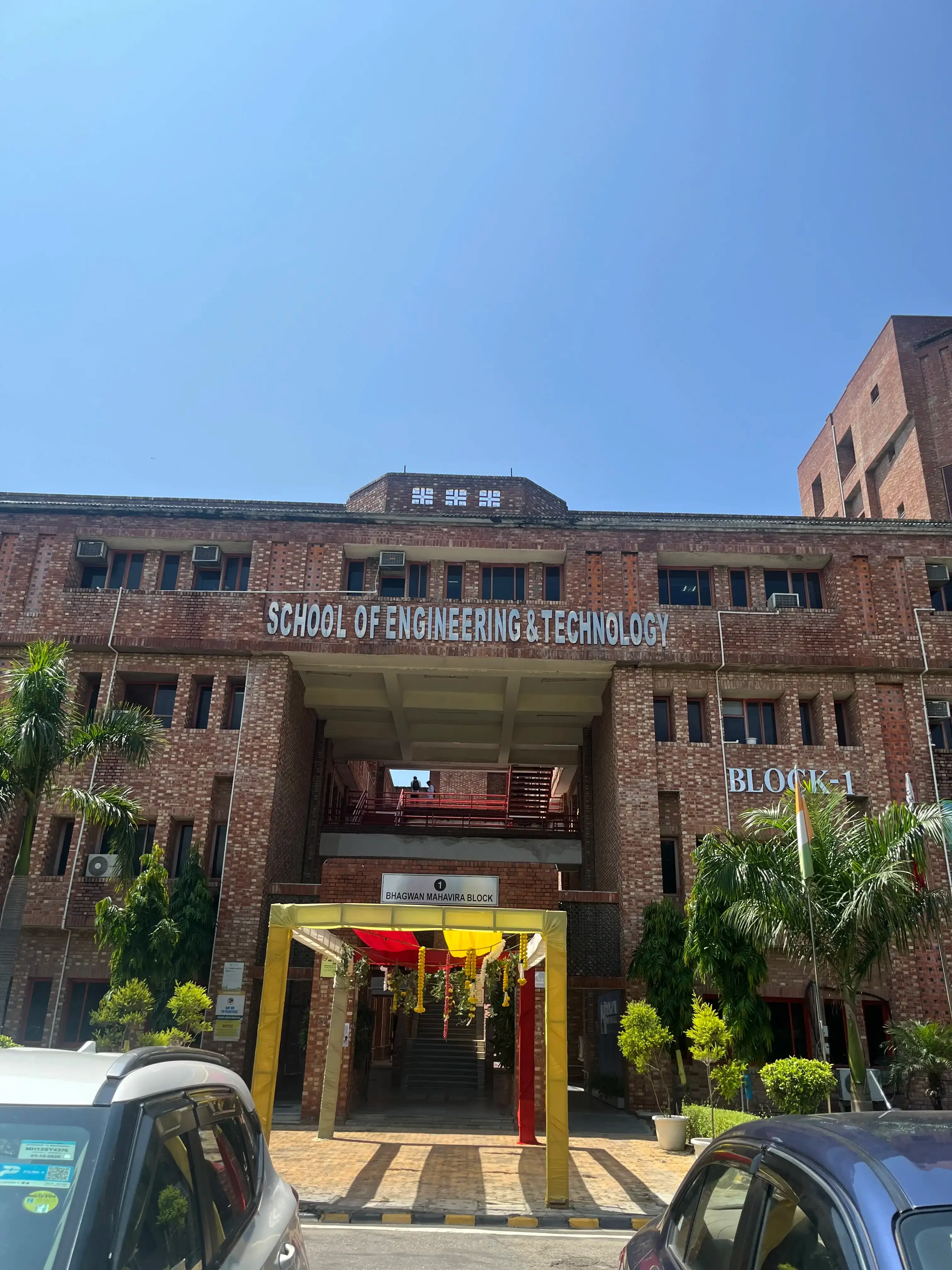 Sharda University Academic Building photo 10